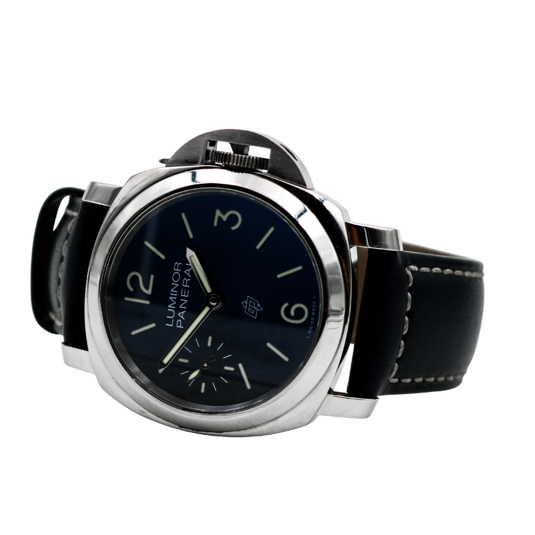 Panerai Luminor Marina PAM01085 laid flat, highlighting cushion case and blue sandwich dial