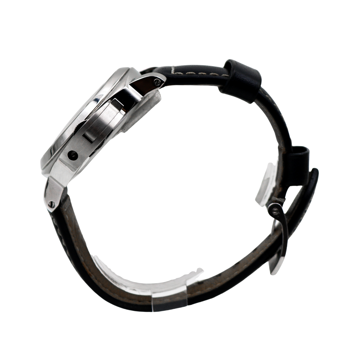 Left side profile of Panerai Luminor Marina 44 mm steel case — slim curved lugs and bezel