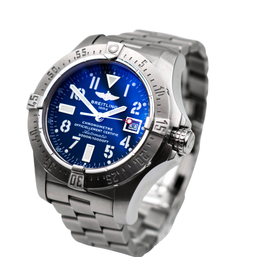 Breitling Avenger Seawolf angled right, blue dial, date window visible.