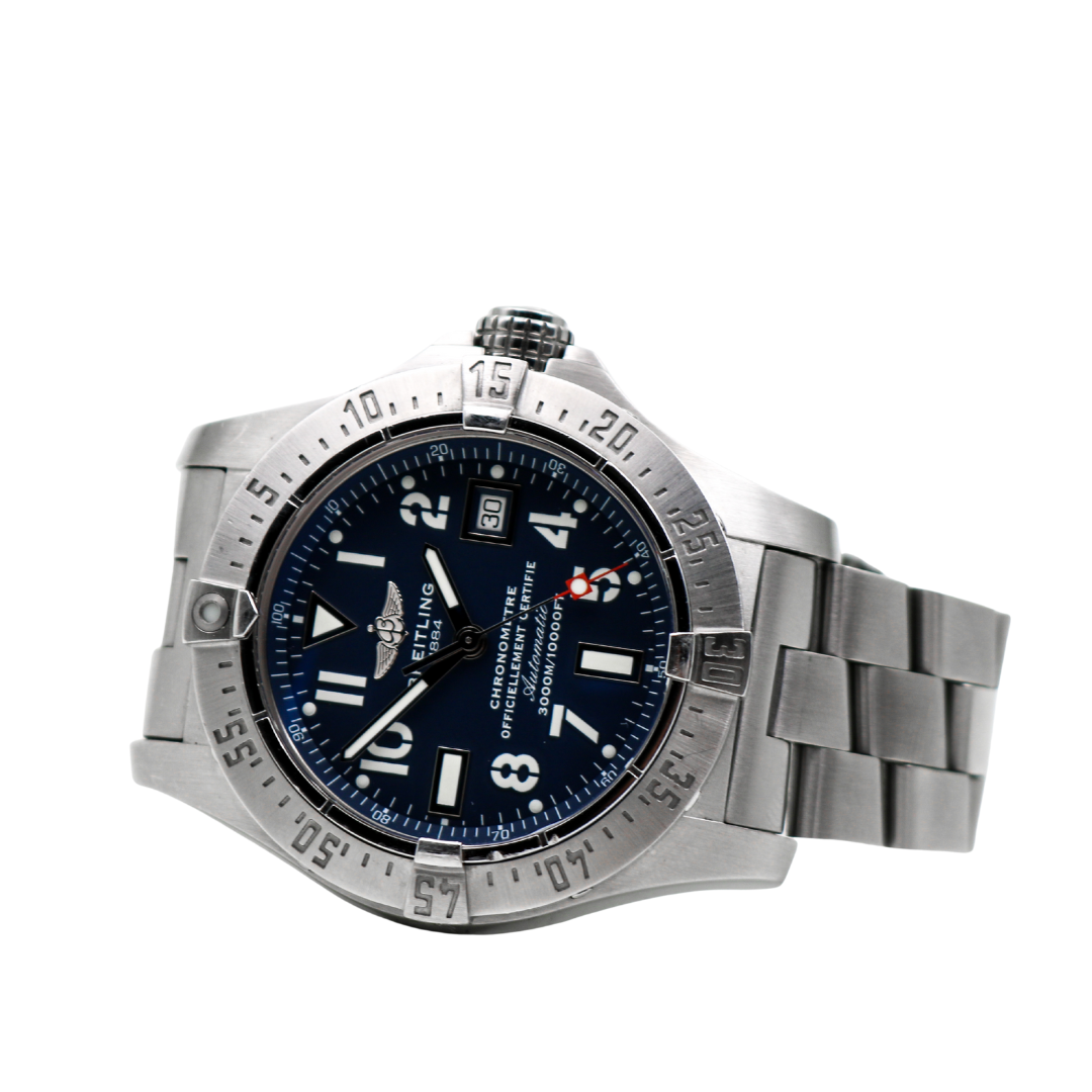 Breitling Avenger Seawolf laid flat, dial and bracelet in focus.