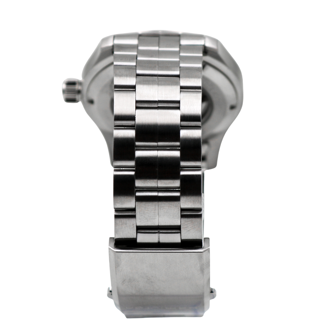Top view of Hamilton Khaki Field bracelet and clasp