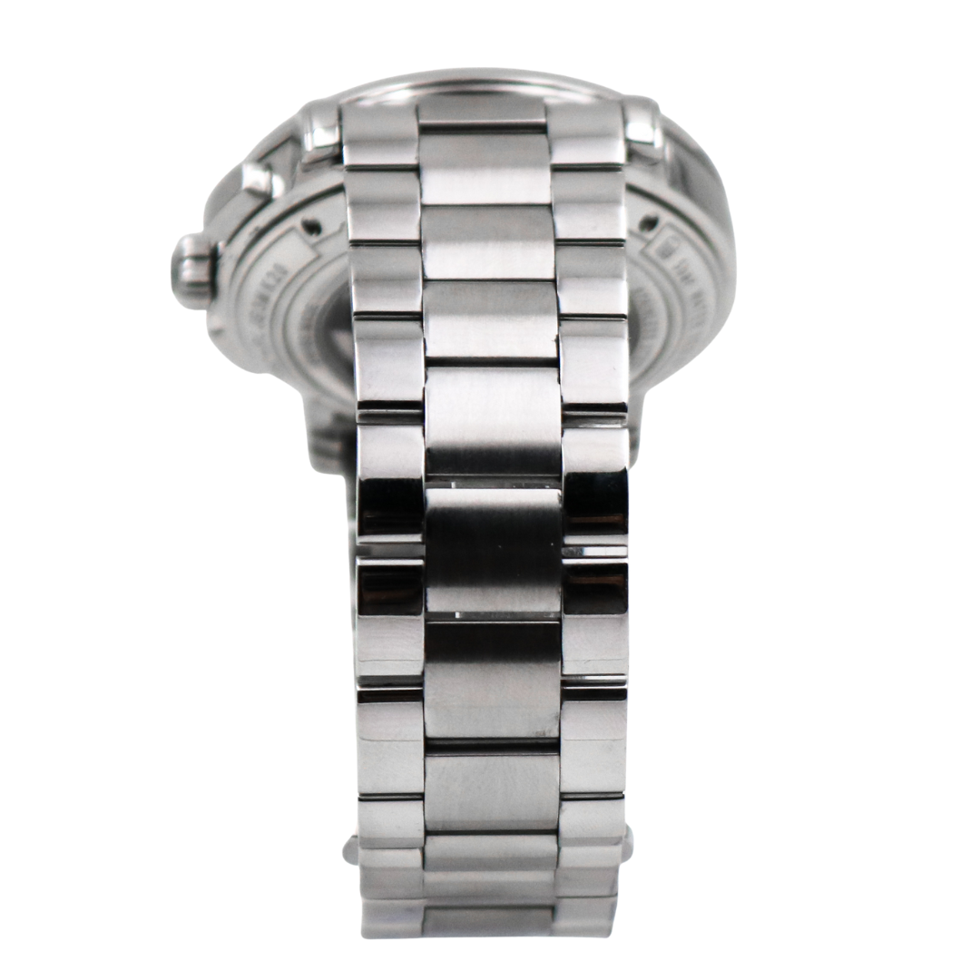 Top-down shot focusing on the stainless steel bracelet of the Montblanc 4810.